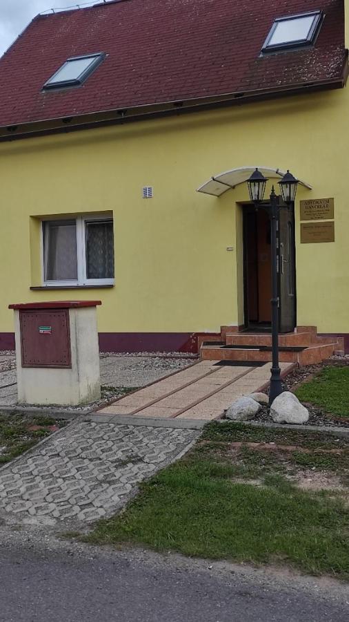 Apartmány Šárka Újezd u Hradce Králové Hradec Králové Extérieur photo